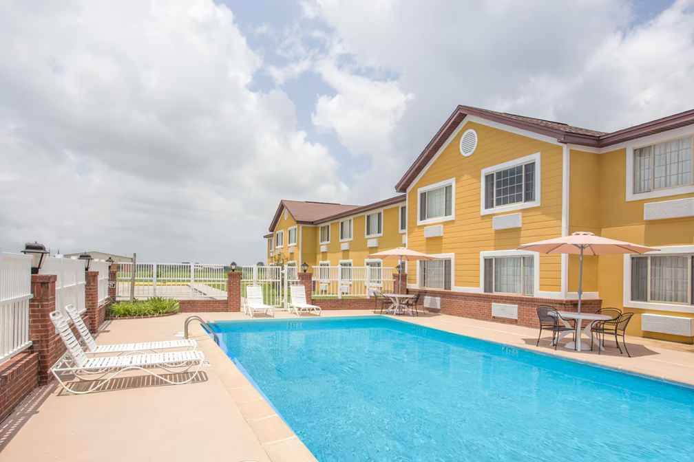 Days Inn by Wyndham Lake Village